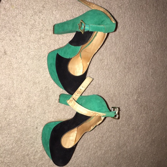 Shoe - Picture 3 of 5